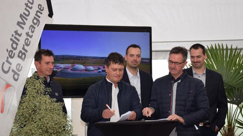 Signature de la convention de partenariat. © Crédit mutuel de Bretagne